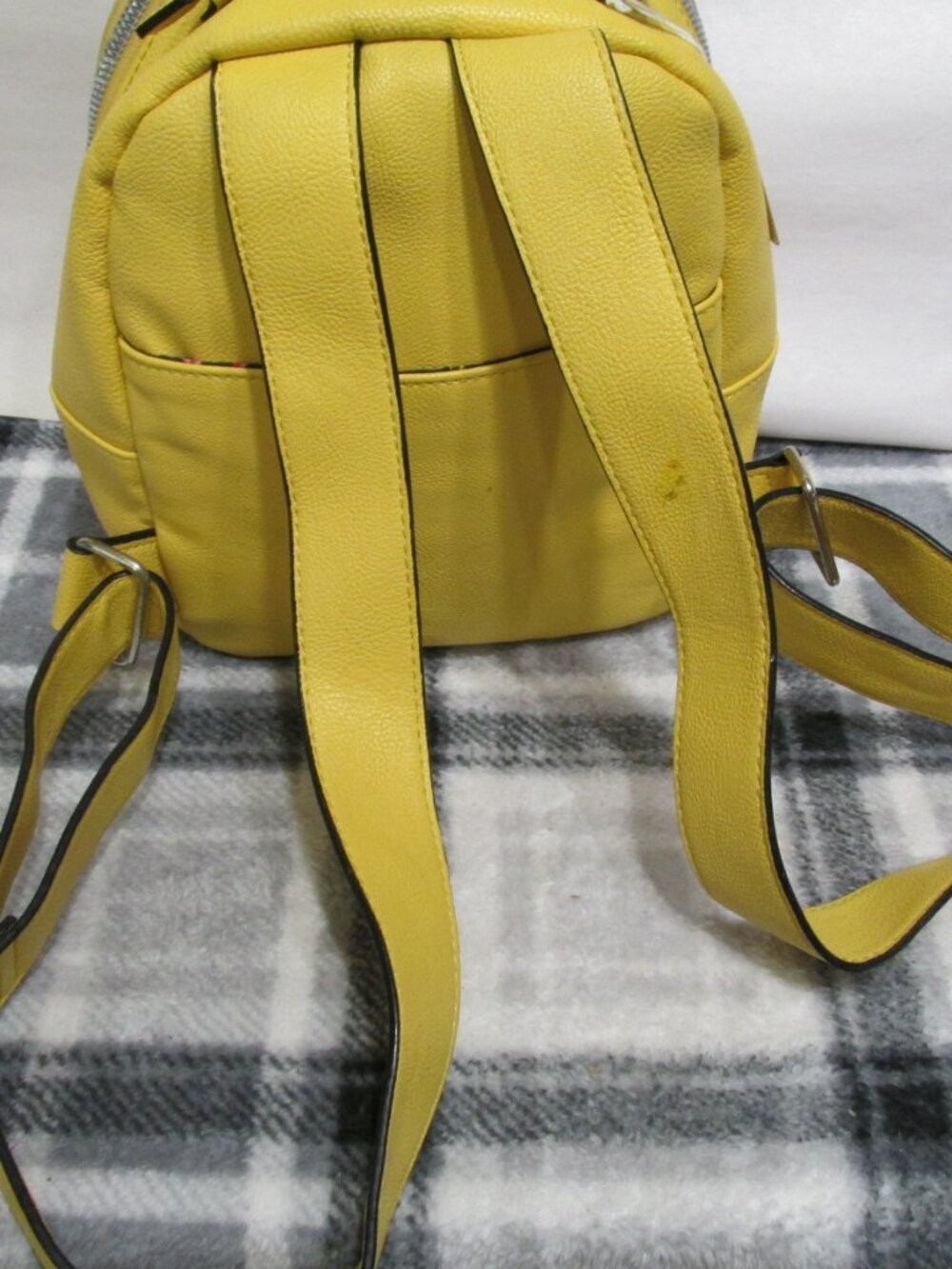 P2874-Betsey Johnson Yellow Pebble Big Bow Backpack - Picture 3 of 8